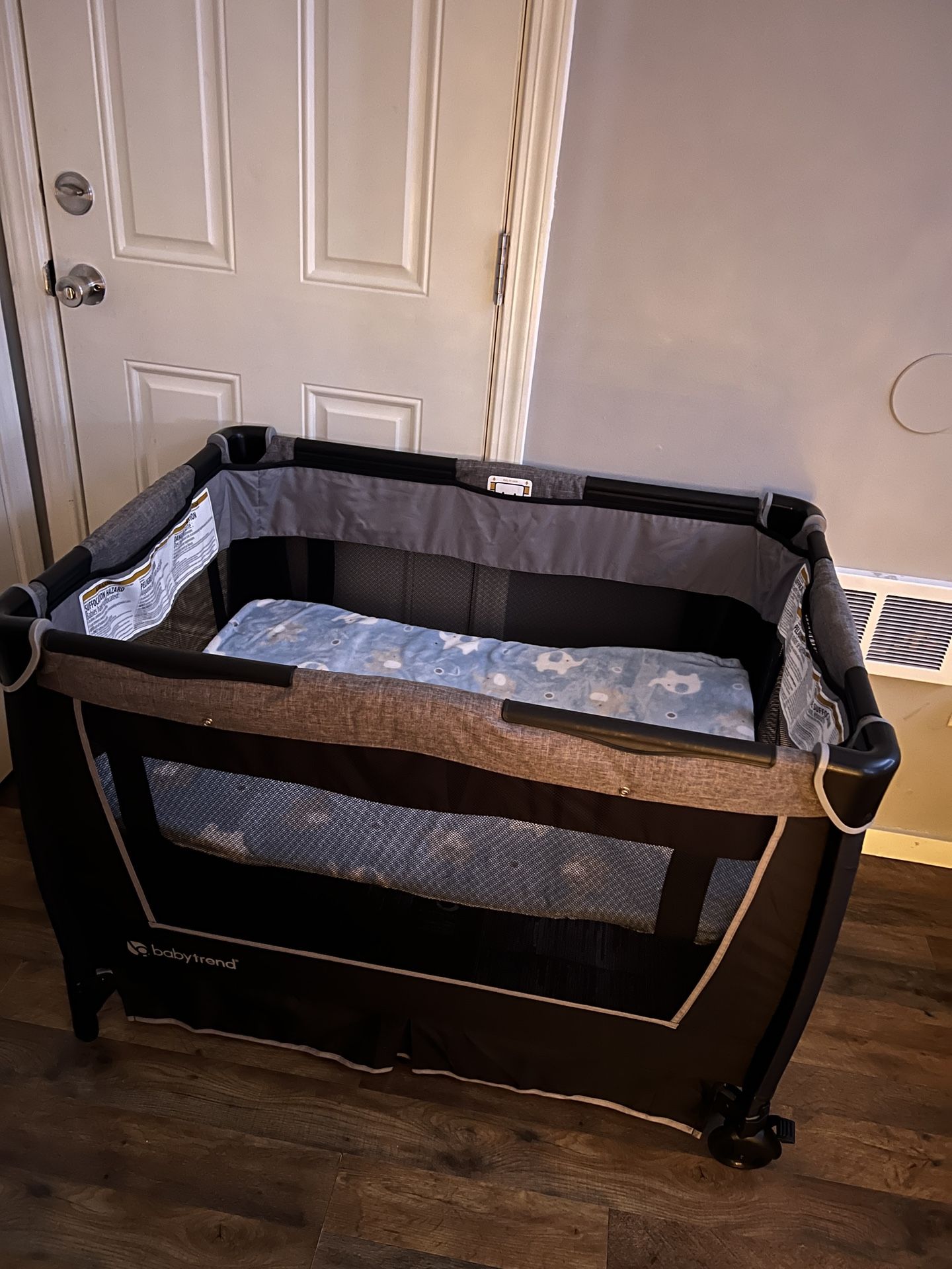 baby trend crib with changing table and travel bed