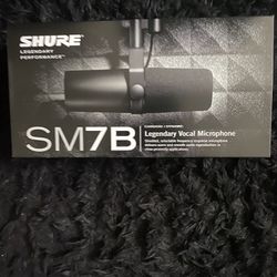 NEW Shure SM7B Cardioid Dynamic Vocal Microphone - Black 