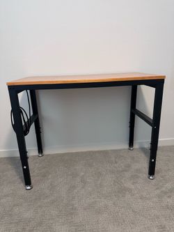 Workbench with adjustable height