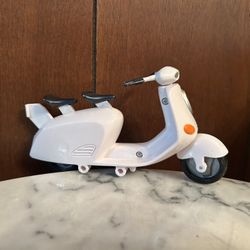 Bratz Lil Mini Vespa 2 Seater Doll Vehicle Scooter White Moped Vintage 2003 Toy