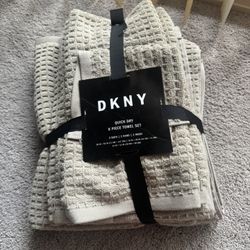 DKNY Towel Set