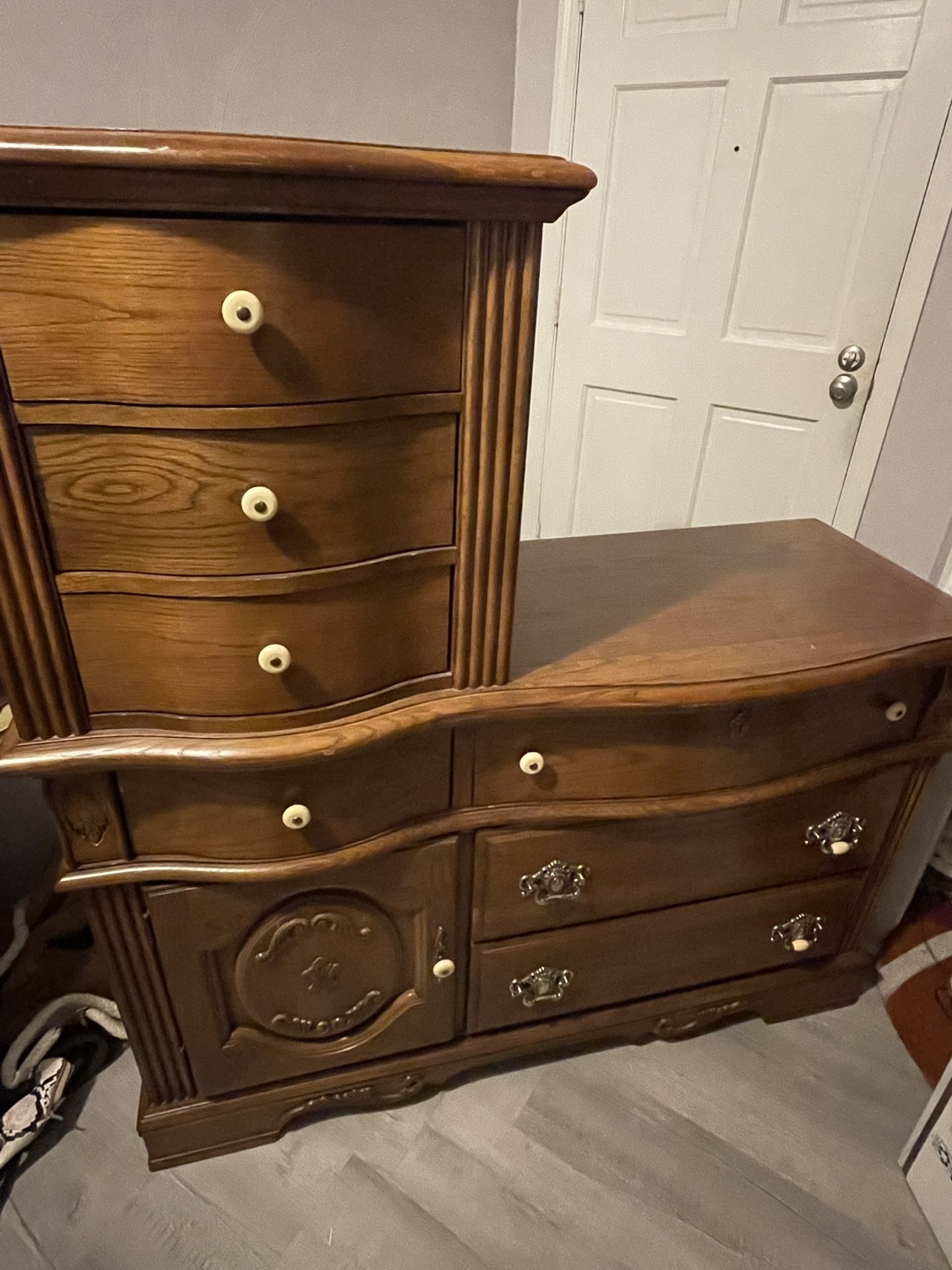 Dresser 