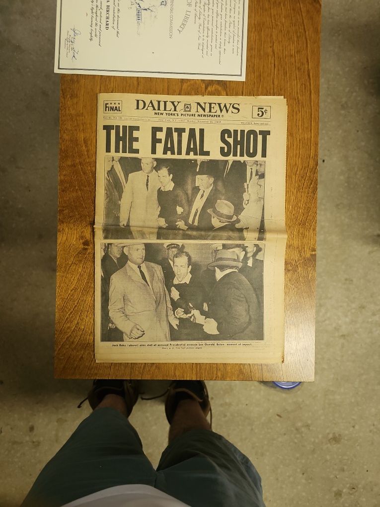 NY Daily News Oswald Shot 11/25/63 Newspaper Original

