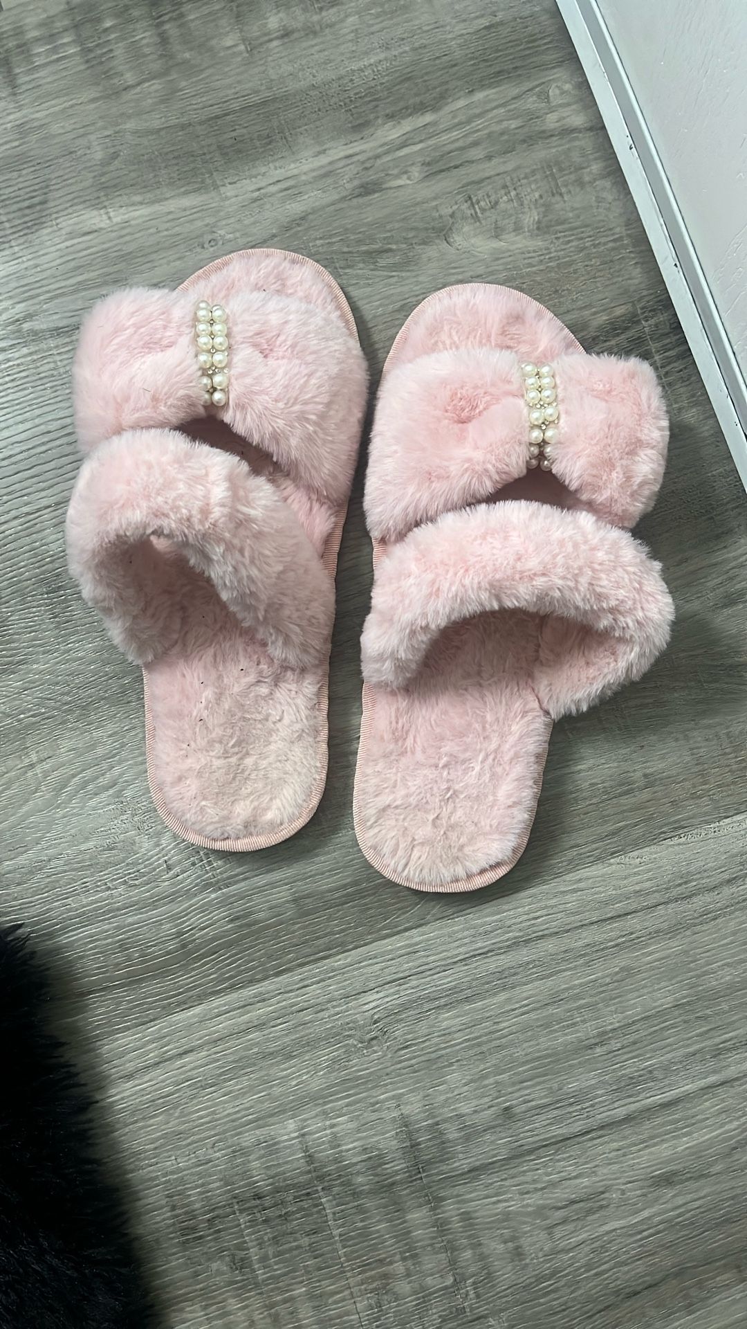 Pink fuzzy slippers/sandals