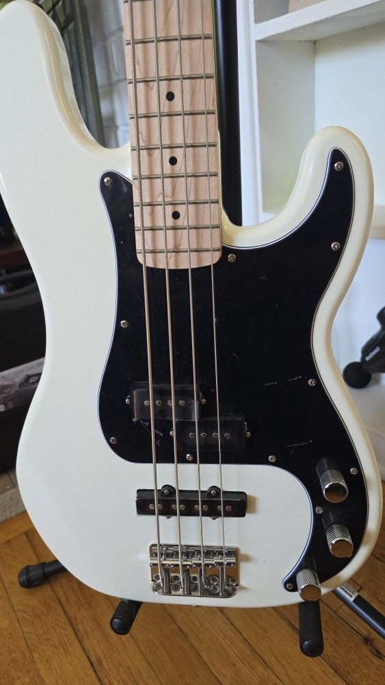 ๐ธ Brand New Squier Precision Bass + Gator Case + Strap โ Bundle Deal!