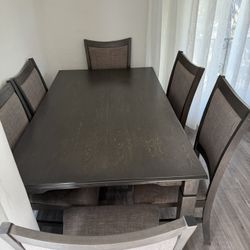 table With 6 chairs
