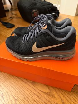 Woman’s Nike air max size 7.5