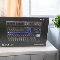 ZOOM Livetrak L-12 12 channel Digital Mixer 