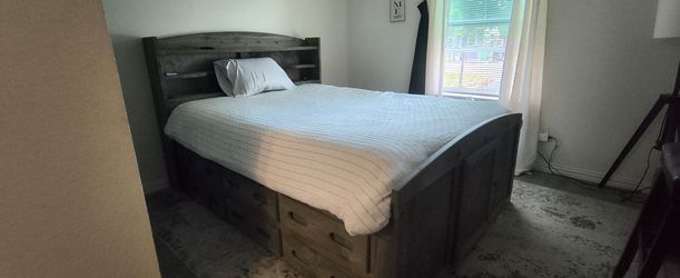 Queen storage bed set