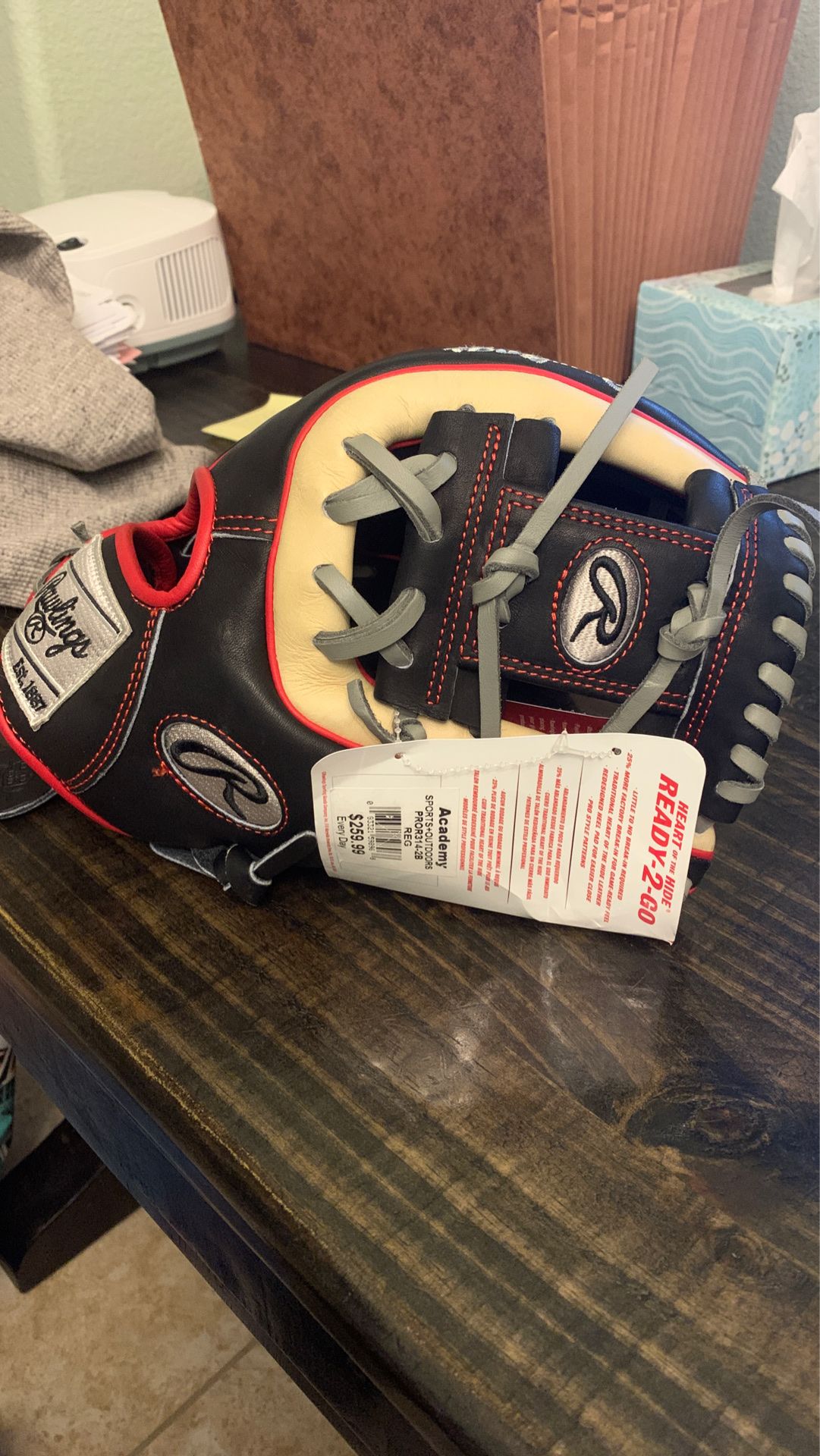 Rawlings Heart of the Hide “Ready to Go” 11.5 inch infielders glove.