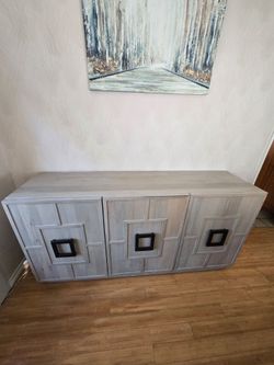 Cabinet.
