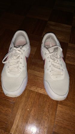 Nike air shoes. (Girls) 9.5