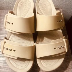 CROCS Brooklyn Buckle Sandals – Latte, Size 9