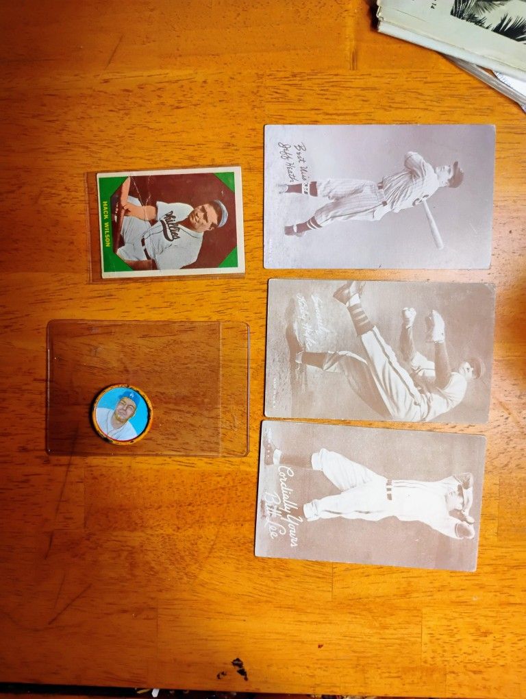 Vintage Baseball Cards Lot And A Cojn