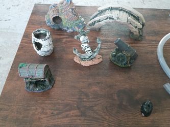 Fish tank figurines