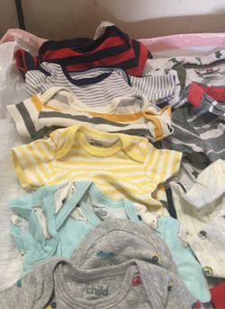 O-3 months boy clothes good condition 22 onesies,7 sleepers 2 pants,1 2 piece set