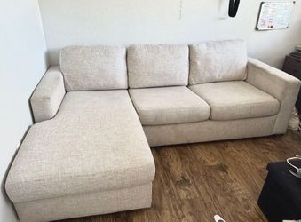 White Living Spaces 94" Sectional Sofa with Reversible Storage Chaise 