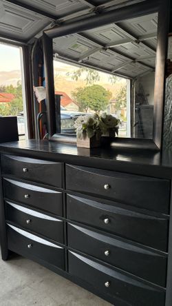 Dresser With Mirror