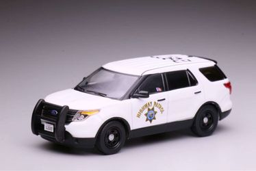 596 1:64 2013 Ford Explorer White SUV California Highway Patrol Polar Bear CHP Diecast