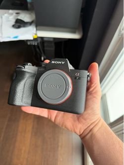Sony A7 IV Camera + Smallrig Cage EXCELLENT