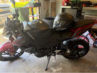 2021 Kawasaki Ninja 400- Only 7 miles- Clean title!