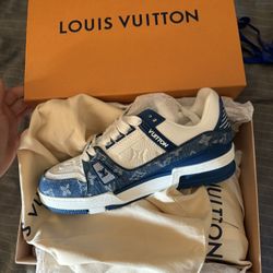 LOUIS VUITTON SNEAKERS