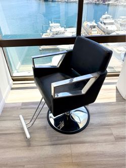 Salon chair