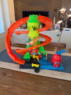 Hot Wheels City T-Rex Blaze Battle Playset