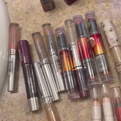 BRAND NEW LIPSTICK AND LIPGLOSS 