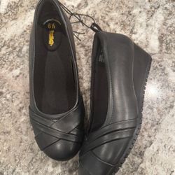 Women's Slip Resistant Shoes Size 6.5 and Size 11