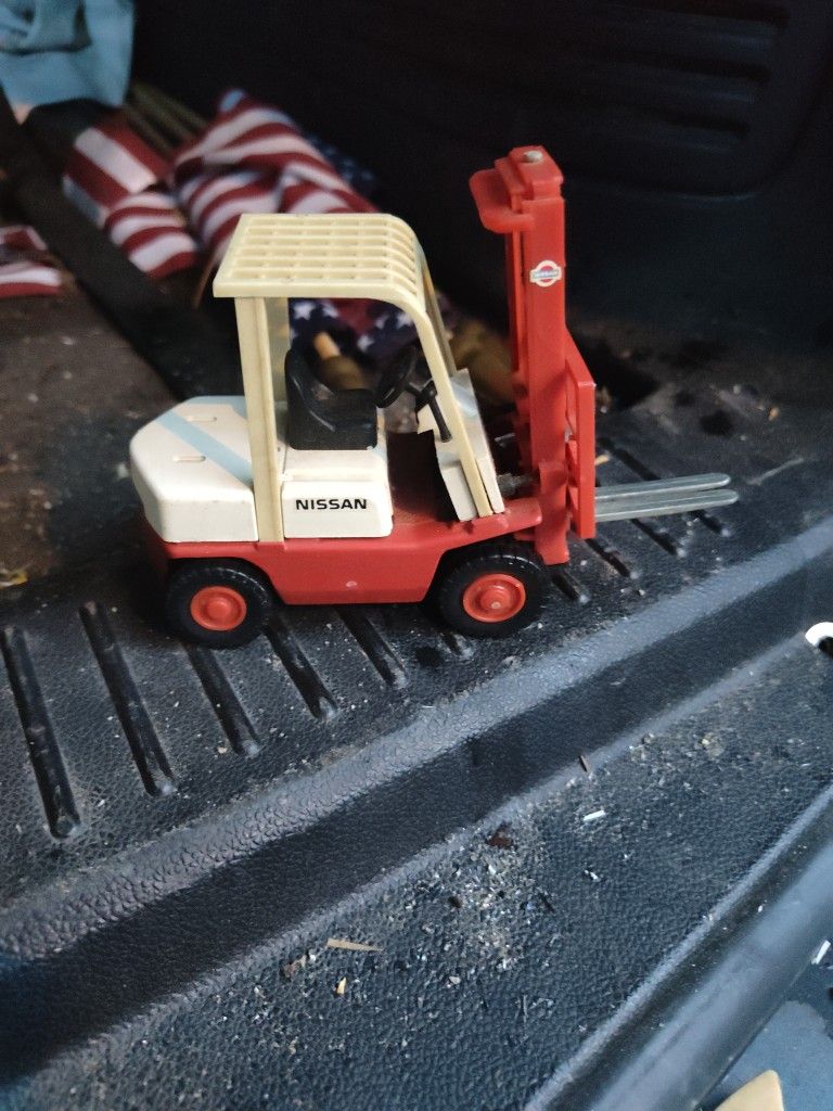 Rare Vintage Nissan Forklift