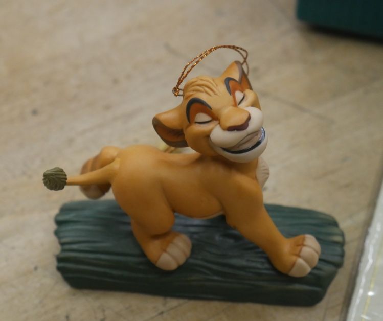 Walt Disney Classic Collection Hakuna Matata The Lion King Simba Ornament NEW