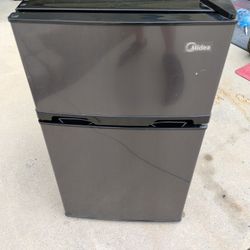Mini Fridge With Freezer