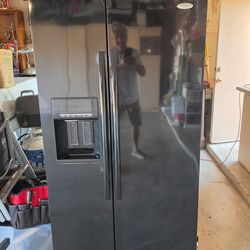 Whirlpool Refrigerator w/ Ice Maker