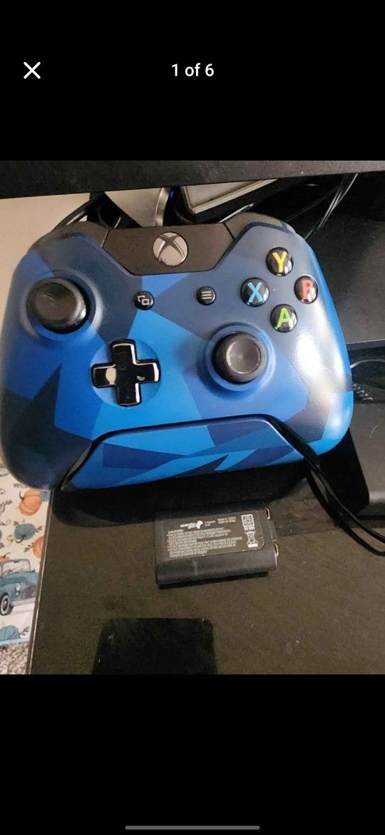 Microsoft Xbox One Wireless Controller & Charger base & battery pack