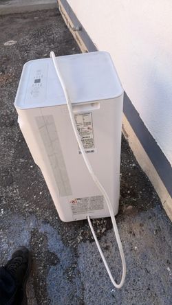 Midea A/C for  room to cool area in house