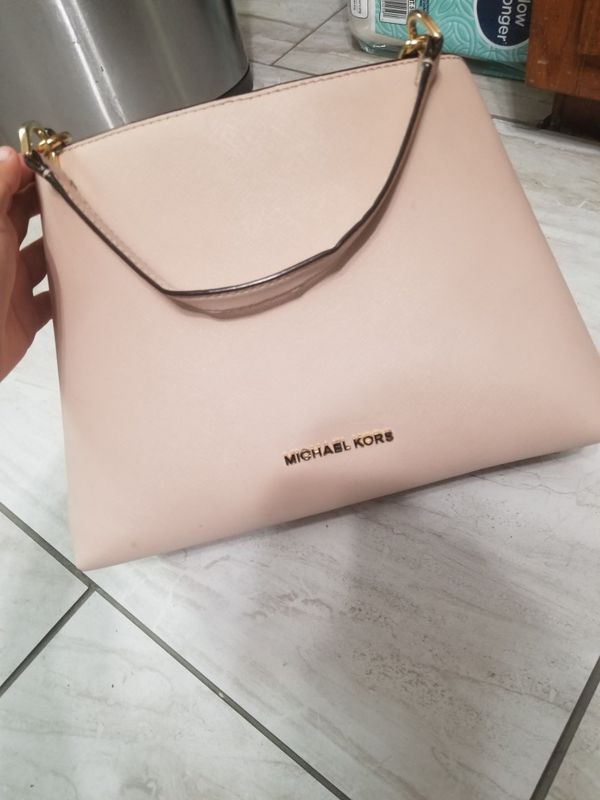 Michael Kors purse for Sale in Kansas City, MO - OfferUp