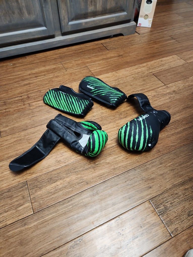 Kickboxing Gloves & Chin Pads