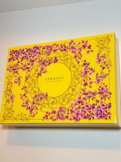 Versace Yellow Diamond (H/B)4Pc Set(3.0Oz Edt Sp,3.4Oz Body Lotion,3.4Oz Shower