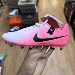 Nike Soccer Cleats Pink Size 7/8/10.5/11