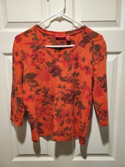 Gloria Vanderbilt orange red floral top (size M)