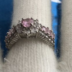 A beautiful flower shaped pink/white sterling silver CZ ring size 7.5