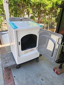 SAMSUNG 7.2 CU FT NEW DRYER GAS,MODEL# WA45T3200AW WITH SENSOR DRY COLOR WHITE BRAND NEW IF SOMEONE INTERESTED PLEASE TEXT ME ANY TIME SE HABLA ESPAÑO