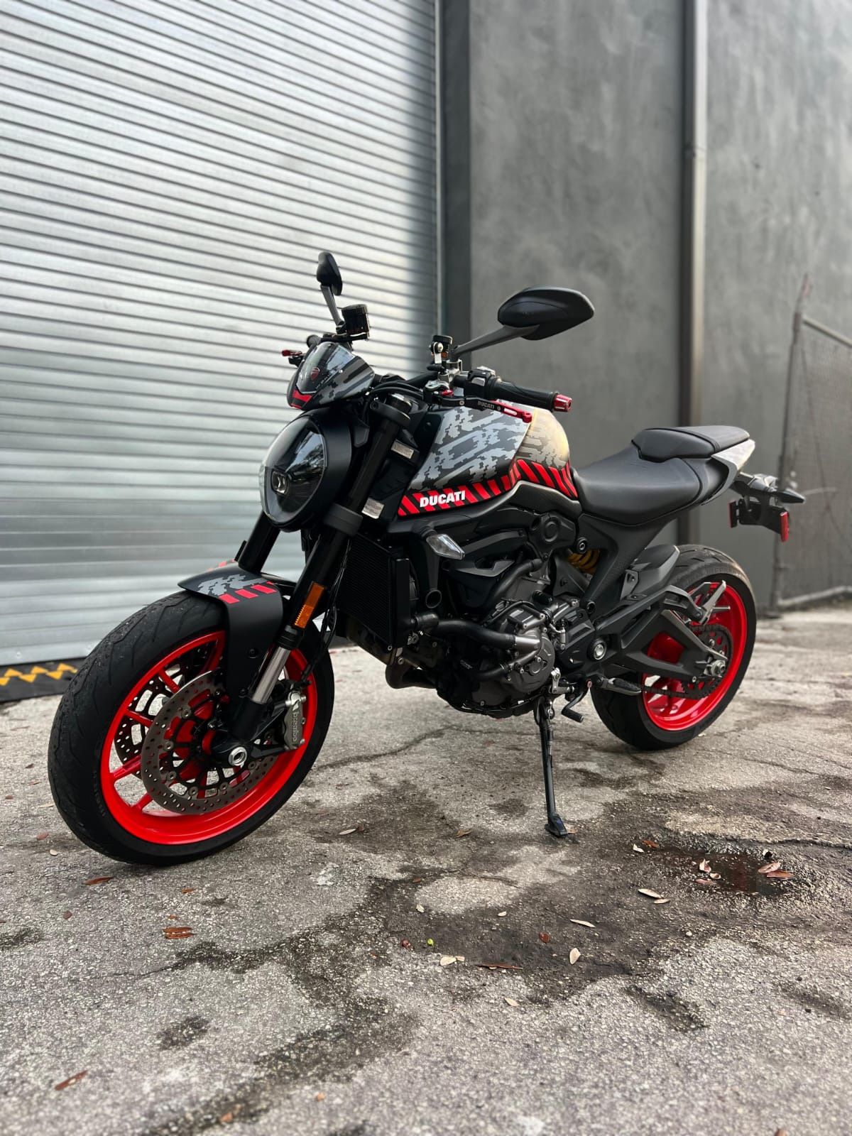 DUCATI MONSTER