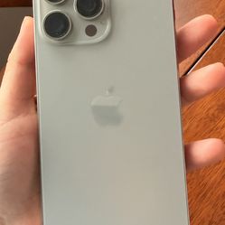 iPhone 15 Pro Max - 256 GB - Natural Color - UNLOCKED - Good Condition