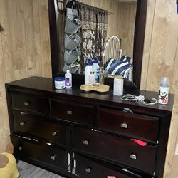 Mirror And Drawers 