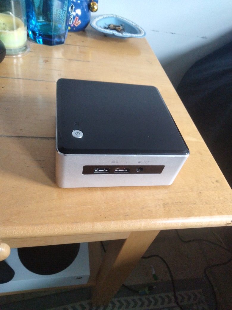 INTEL NUC5i5RYH MINI PC (PREINSTALLED LINUX OS)