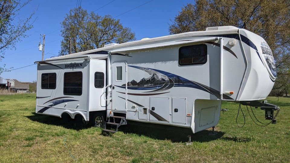 2011 Big Horn 5th Wheel