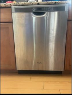 Whirlpool dishwasher WDF760SADM2.