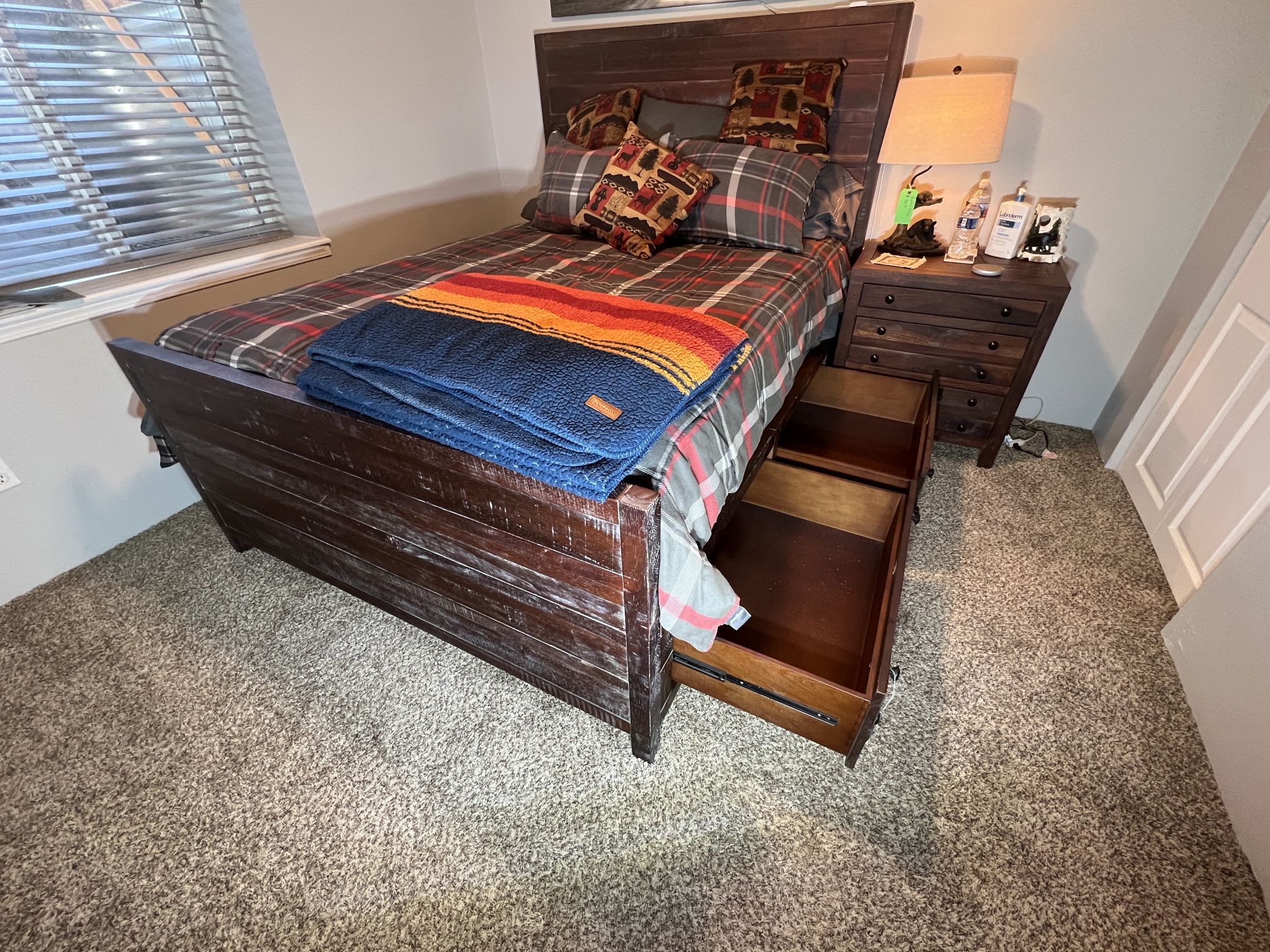  Bedroom Set, Queen, New Mattress , Nite Table